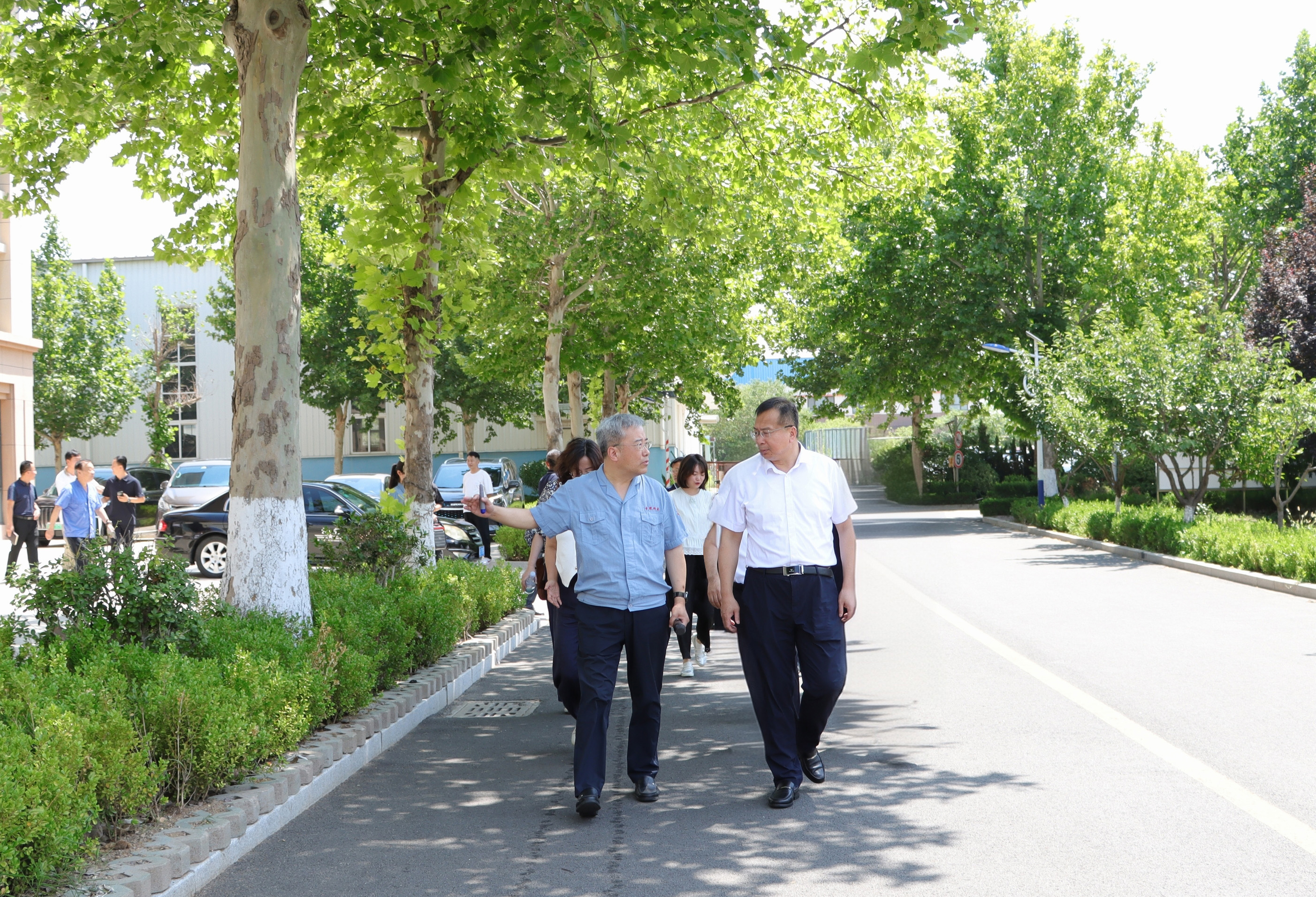 青島市科協(xié)黨組書記、主席王崇江一行 蒞臨青纜考察調(diào)研(圖1)